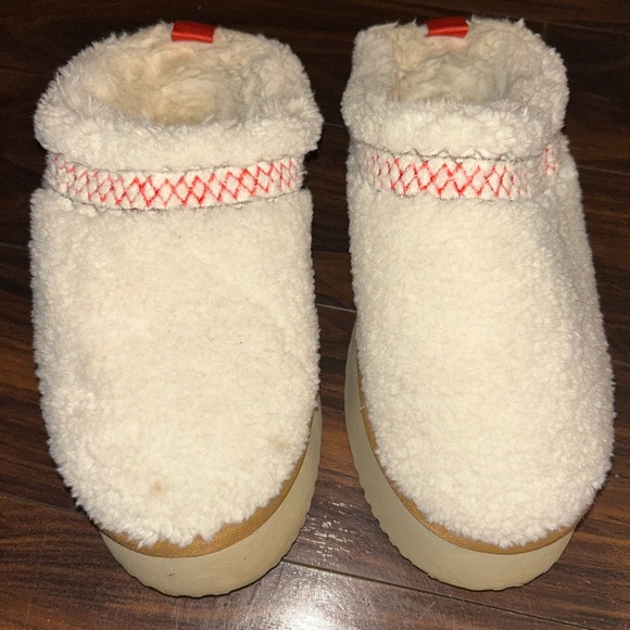 None Shoes - Cozy Cream Slip-On Slippers with Red Accents